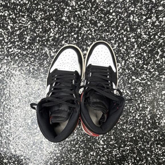 Jordan Air Jordan 1 Retro High OG Black Toe Men\'s Athletic Sneakers DZ5485-106